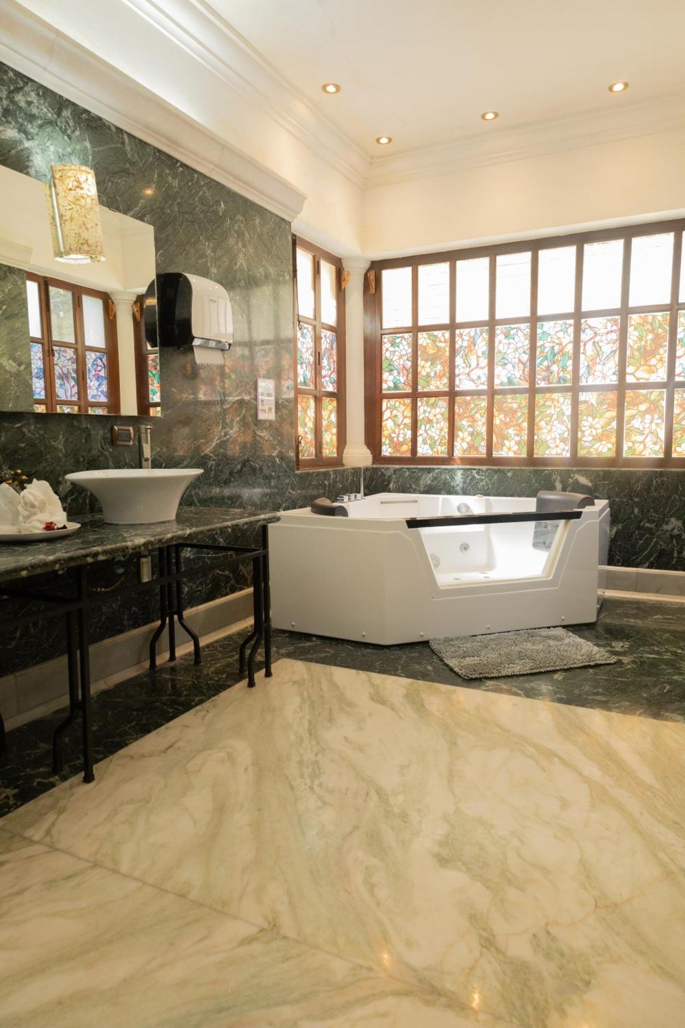Indian Palace Hotel Boutique Spa & Restaurante Antigua ภายนอก รูปภาพ
